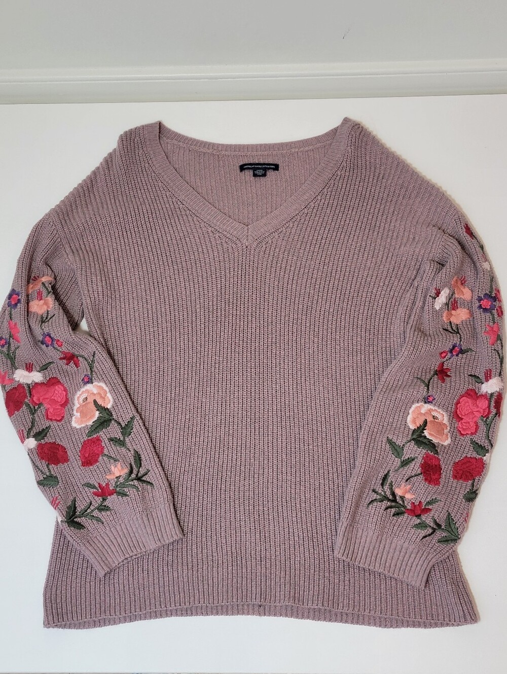 American Eagle Floral Embroidered Sleeve Sweater S Mauve V Neck Cottagecore